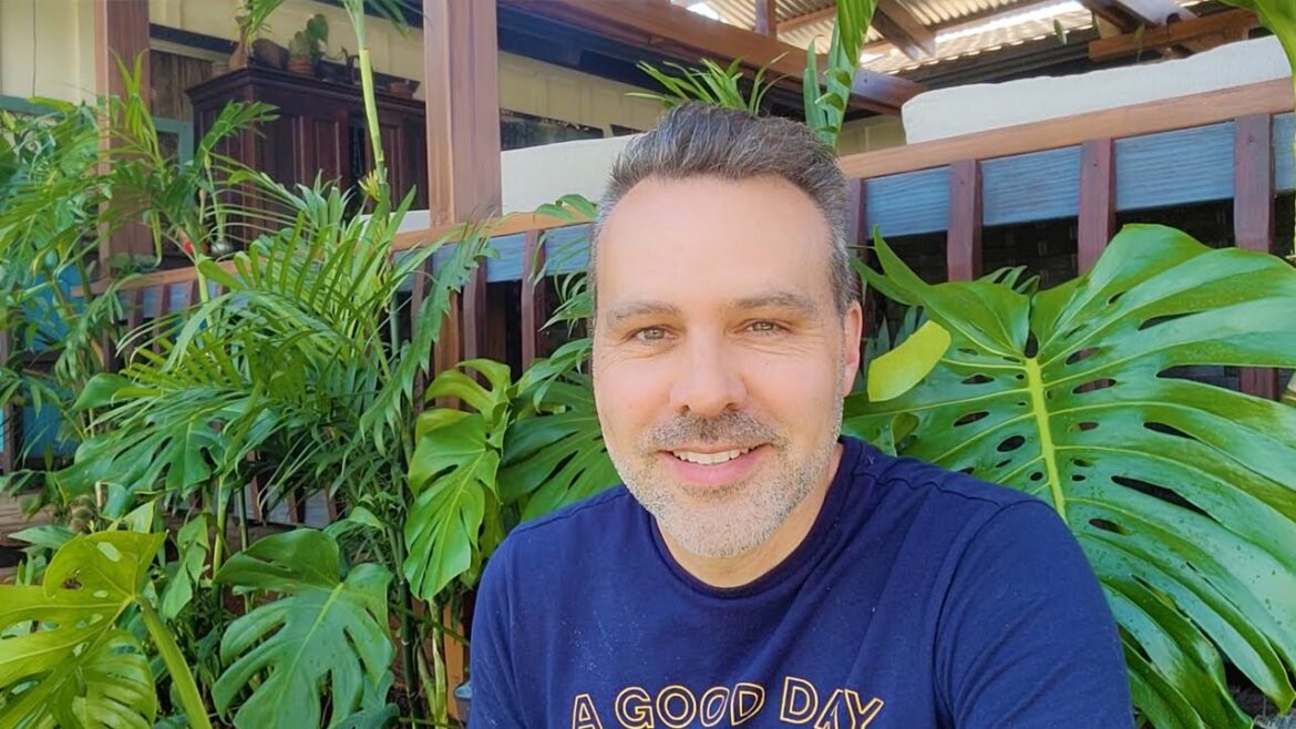 California Garden TV: Cutting Back Tropical Plants Cutting Back Tropical Plants