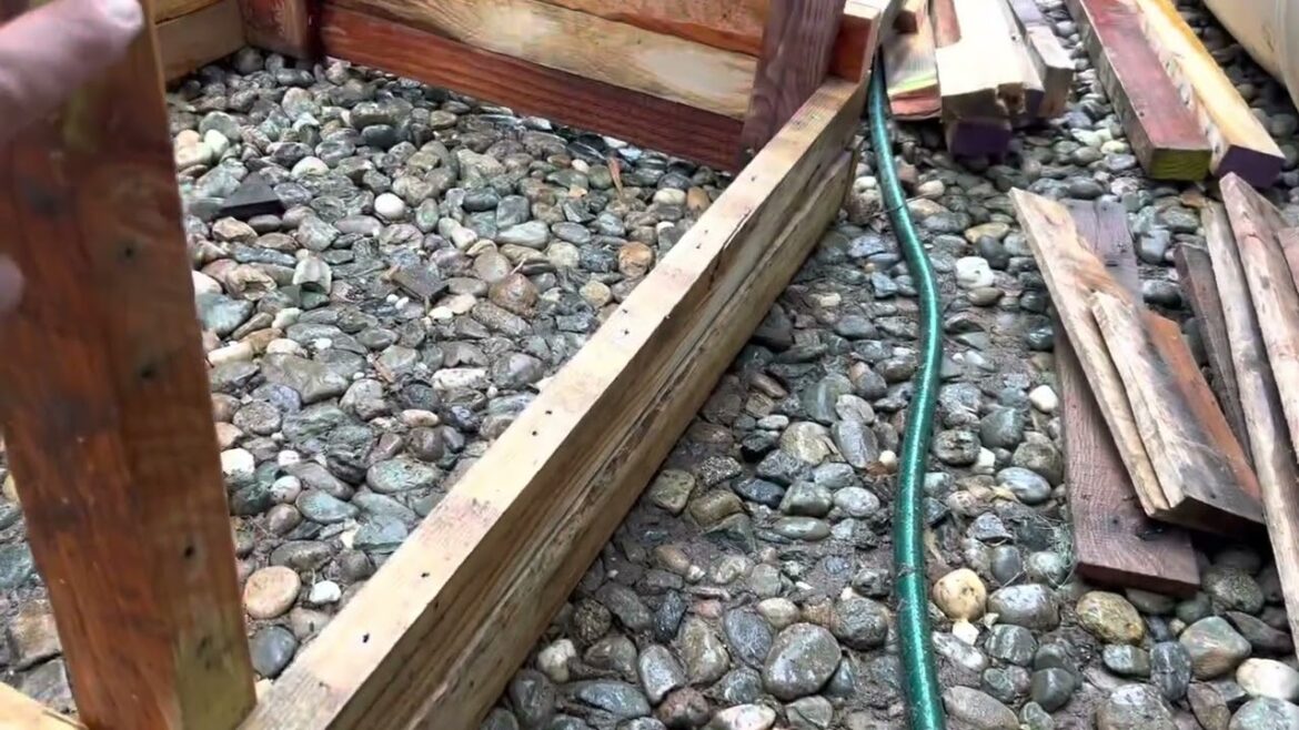 Build a FREE compost bin for your garden!