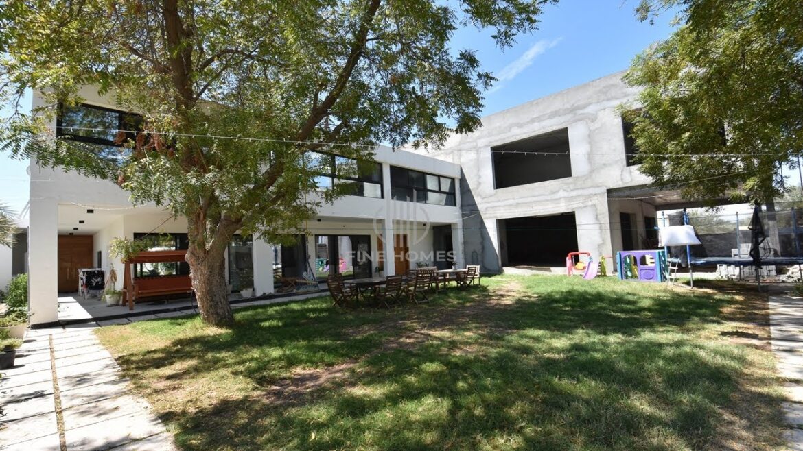 2 Villas , 1 Completed , Other partially done