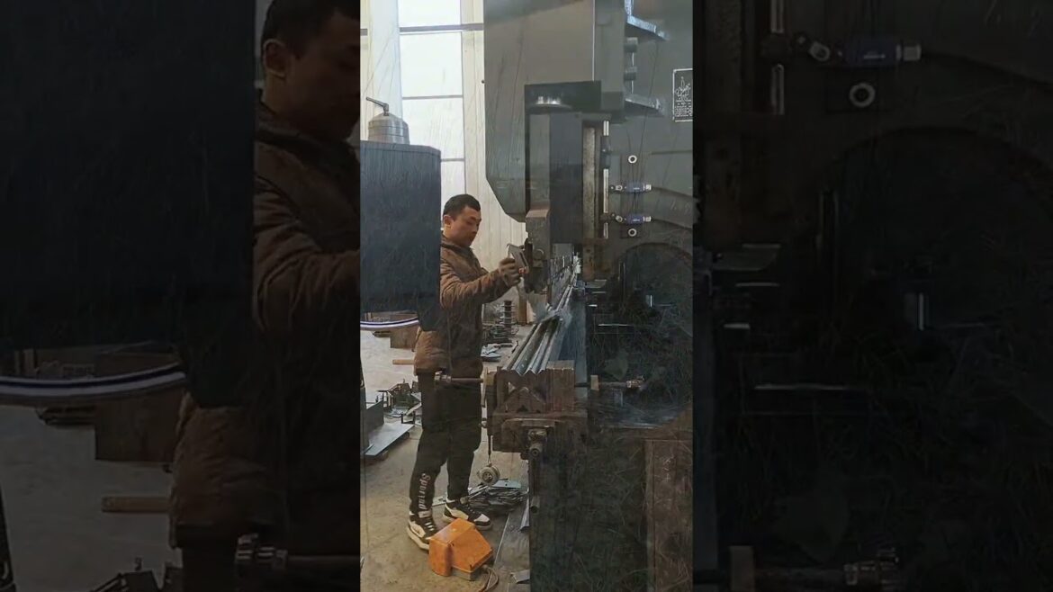 USD 1,600 wireless mowing robot from China, to buy remote lawn mowers from Alibaba shop