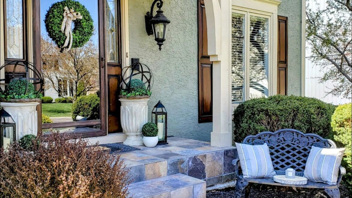 Spring Front Porch | Spring Outdoor Inspiration | Decorating Ideas | Porch Makover