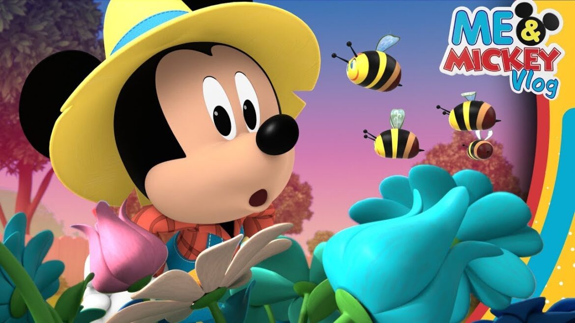 Mickey's Backyard Garden Tour 🪴 | Earth Month | Me & Mickey | Vlog 45 | @disneyjunior