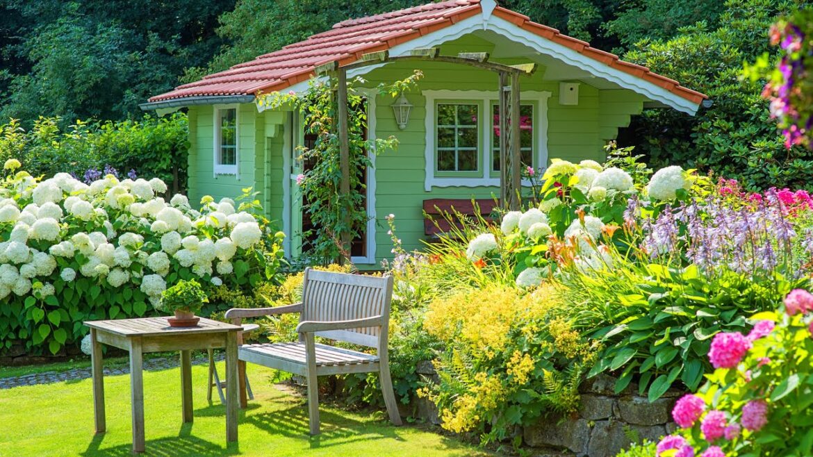 Decorating a Flower Bed in a Private Home's Courtyard! 40 ideas