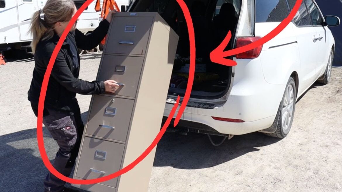 People are flipping out over this CRAZY file cabinet hack! People are flipping out over this CRAZY file cabinet hack!