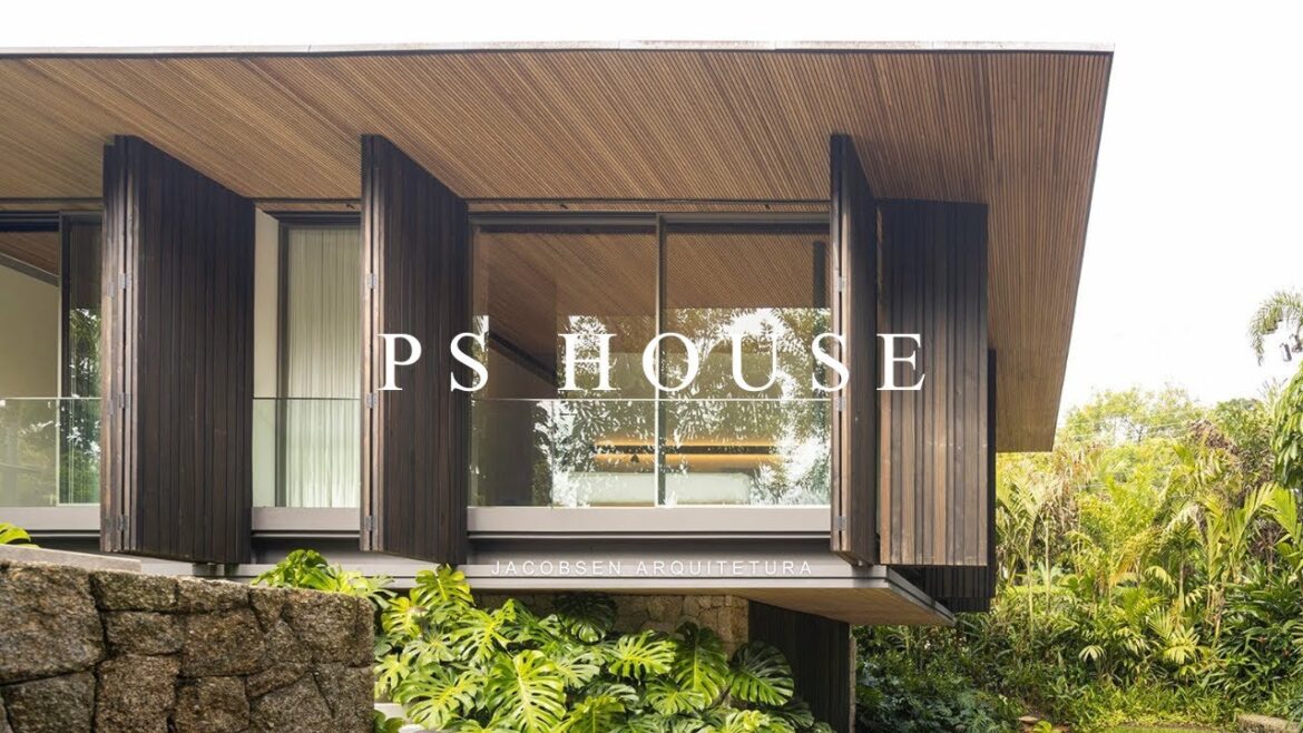 House Design With Pool & Garden Offers The Best Sun Orientation And A Private Access To The Beach