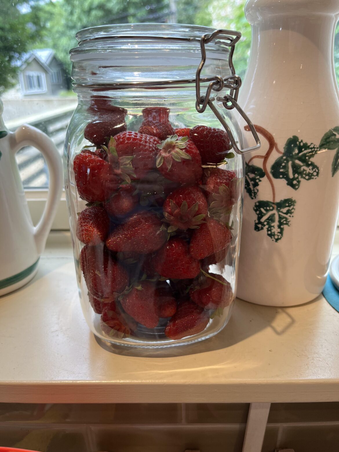 Mason jar method to store fresh strawberries?