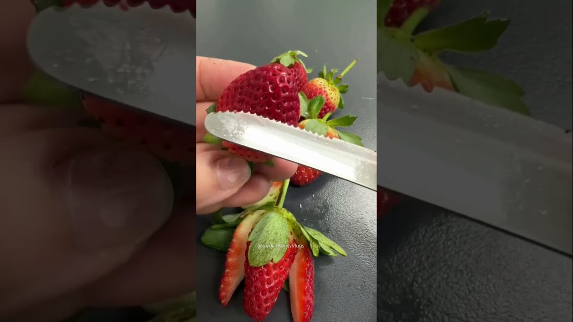 Fruit Cutting Strawberry 🍓🍓😱 #satisfying #shorts #fruitcutting #oddlysatisfying #food
