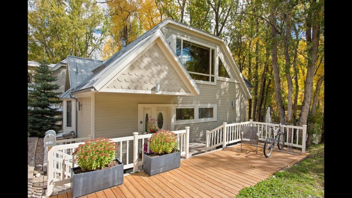 1020 E Hyman Avenue - Garden Level