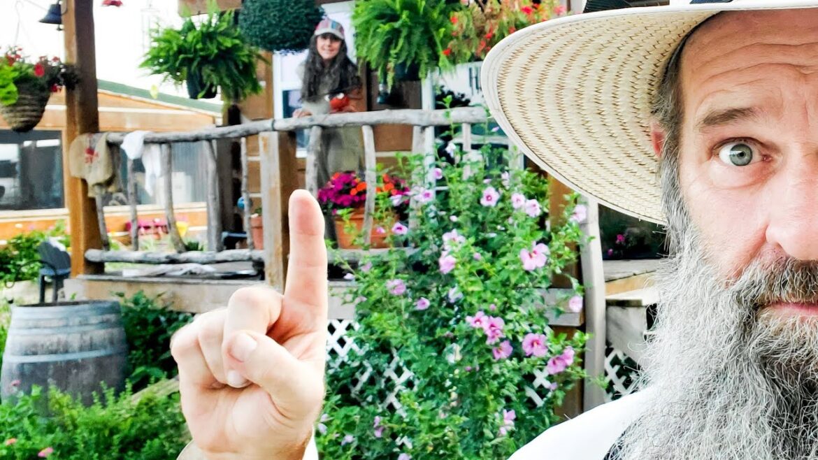 She said “DETOX DETOX” to stay healthy She said "DETOX DETOX" to stay healthy