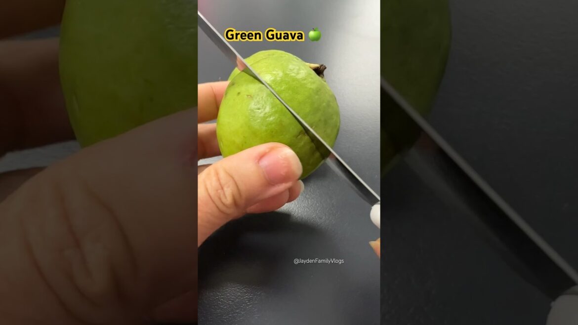 Fruit Cutting Thai Guava 🍏😱 #shorts #satisfying #fruitcutting #food #oddlysatisfying #fruit