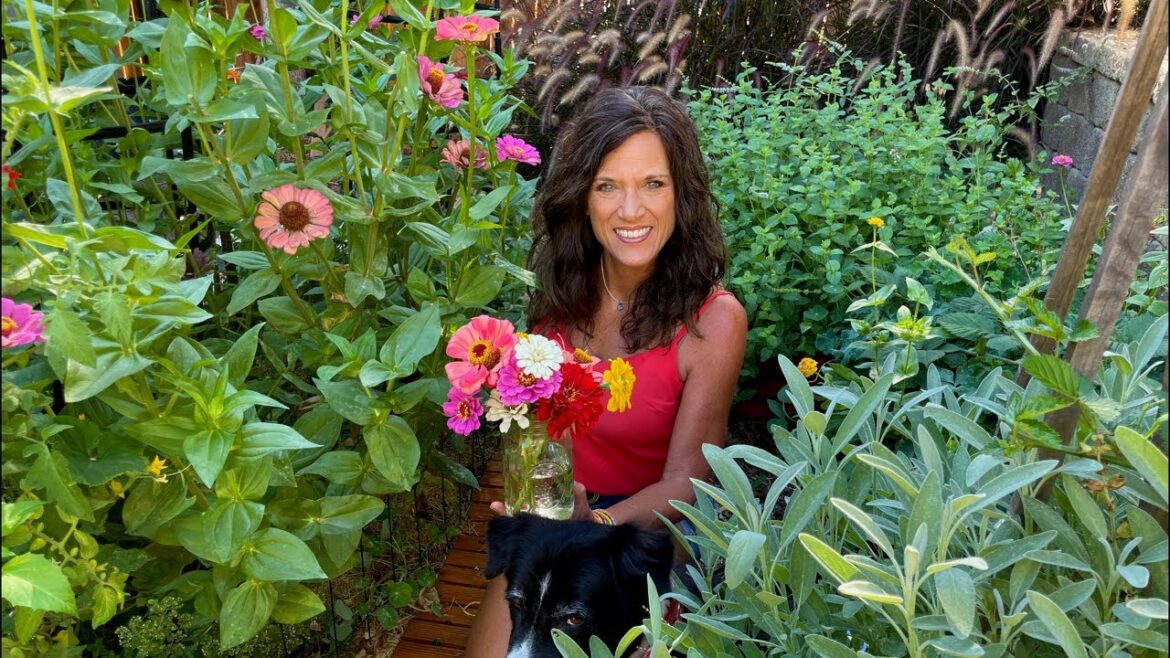 🐝 Buzz-Worthy Fall Planting: Creating a Pollinator Paradise 🍁🦋