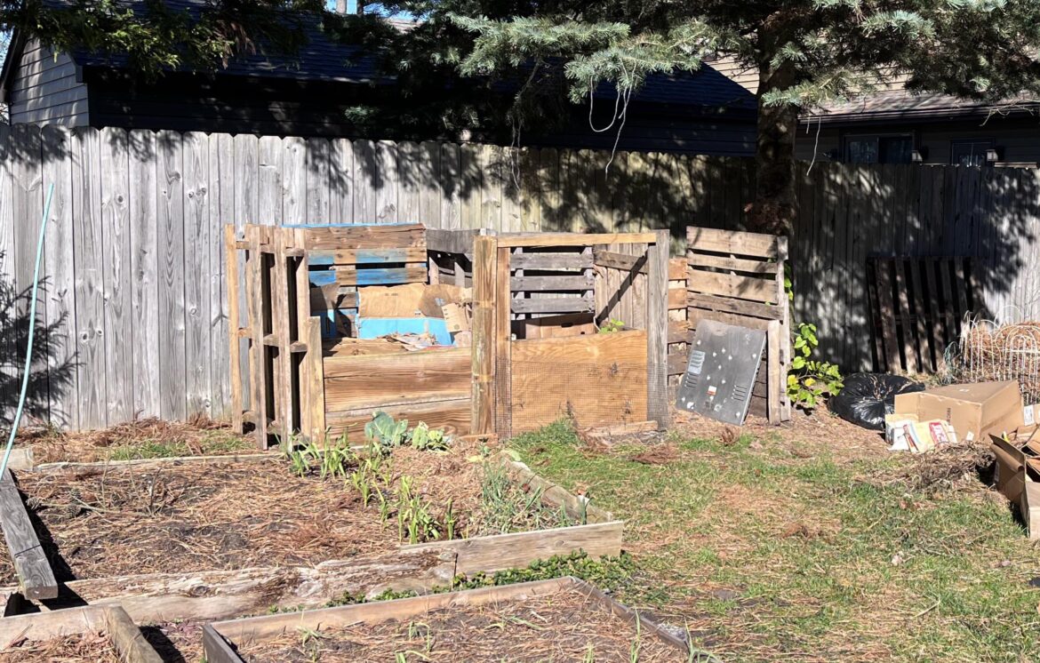 Makeshift 3 bin pallet with liftable front panels