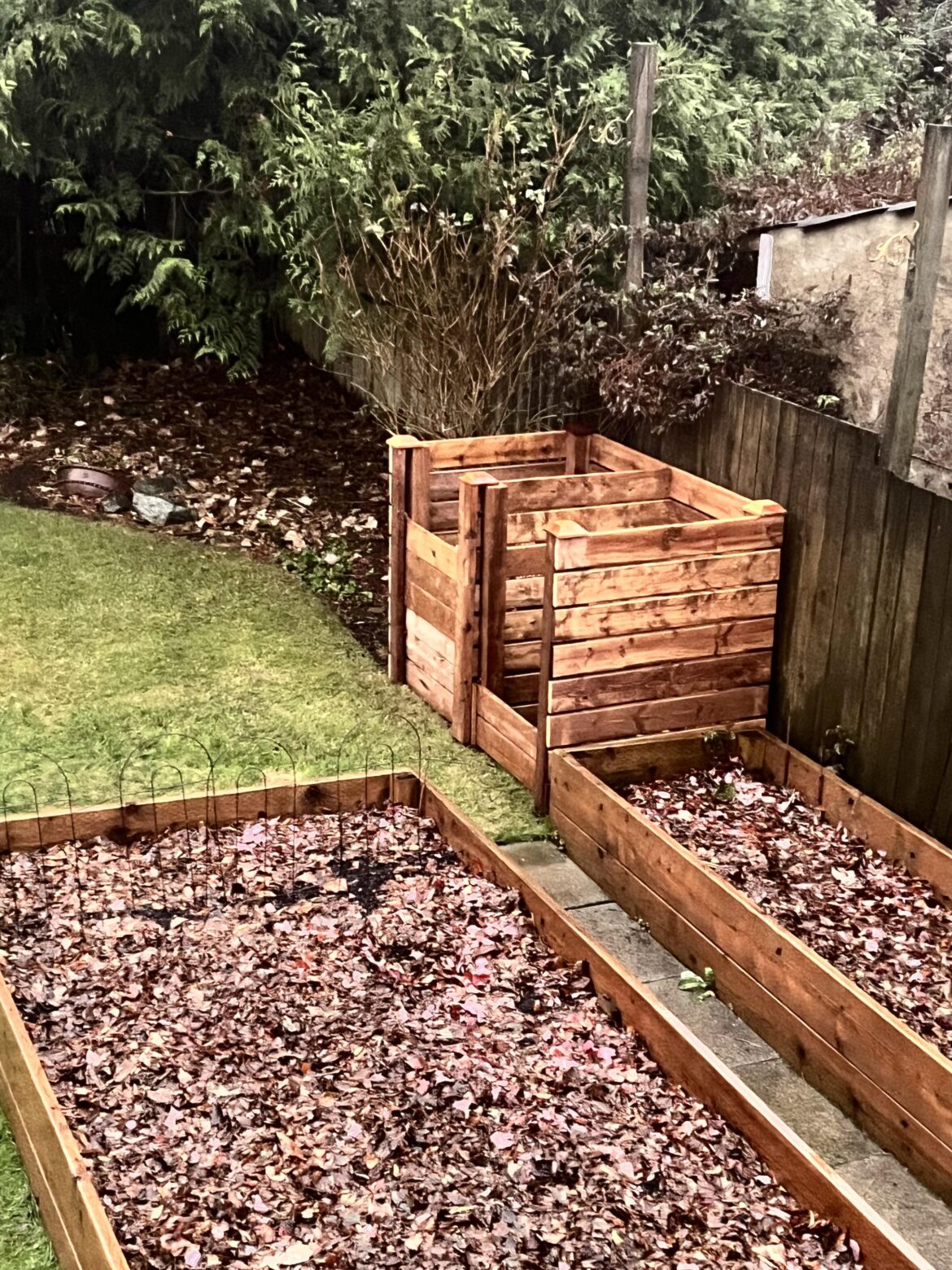 Two bays with removable front slots