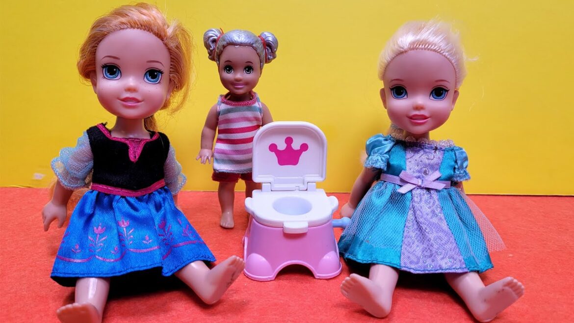 Potty training ! Elsa & Anna toddlers – Barbie dolls Potty training ! Elsa & Anna toddlers - Barbie dolls