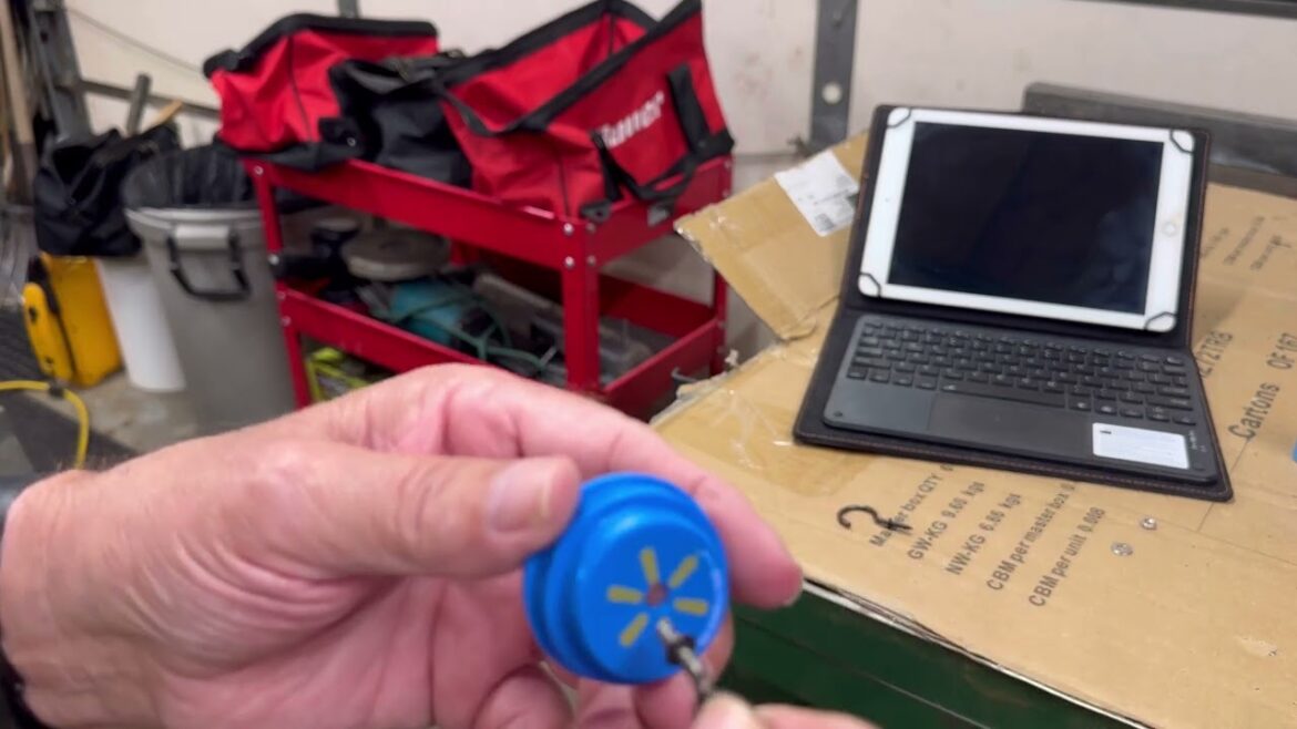 DIY doggy poop bag holder. #diy #doggiebags #diyideas