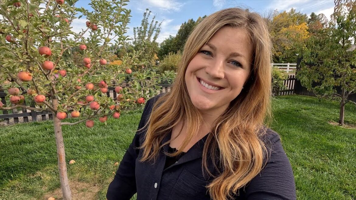 Garden Answer: Making Applesauce (with Our Homegrown Worm-y Apples 🤤🐛) & Dried Flowers for Our Mantle! 🍂🌸 Making Applesauce (with Our Homegrown Worm-y Apples 🤤🐛) & Dried Flowers for Our Mantle! 🍂🌸