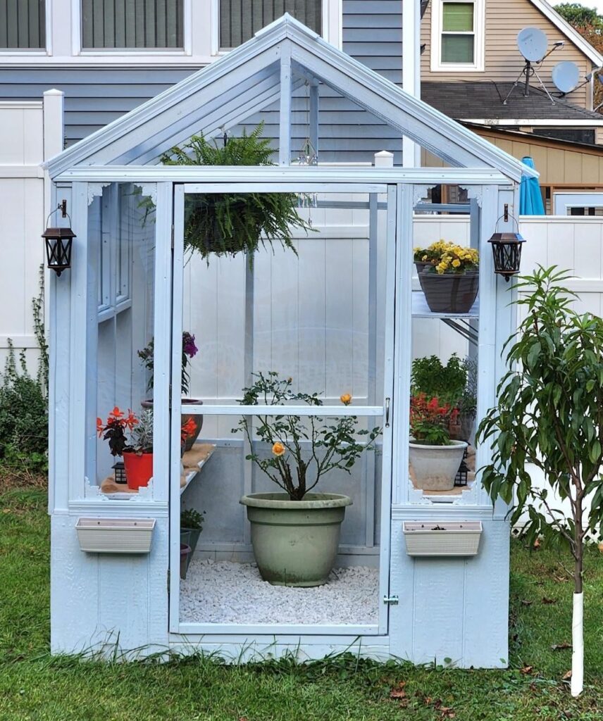 Tiny greenhouse is complete!