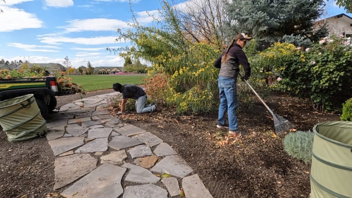 Digging Dahlias & Satisfying Annual Cleanup! 🥰🙌🍂 // Garden Answer