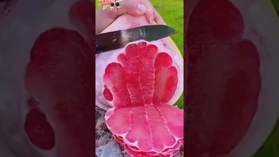 trending beautiful Chinese fruits 🍊🍓🍑 #fruitcutting #viral #fruits #apple #shorts