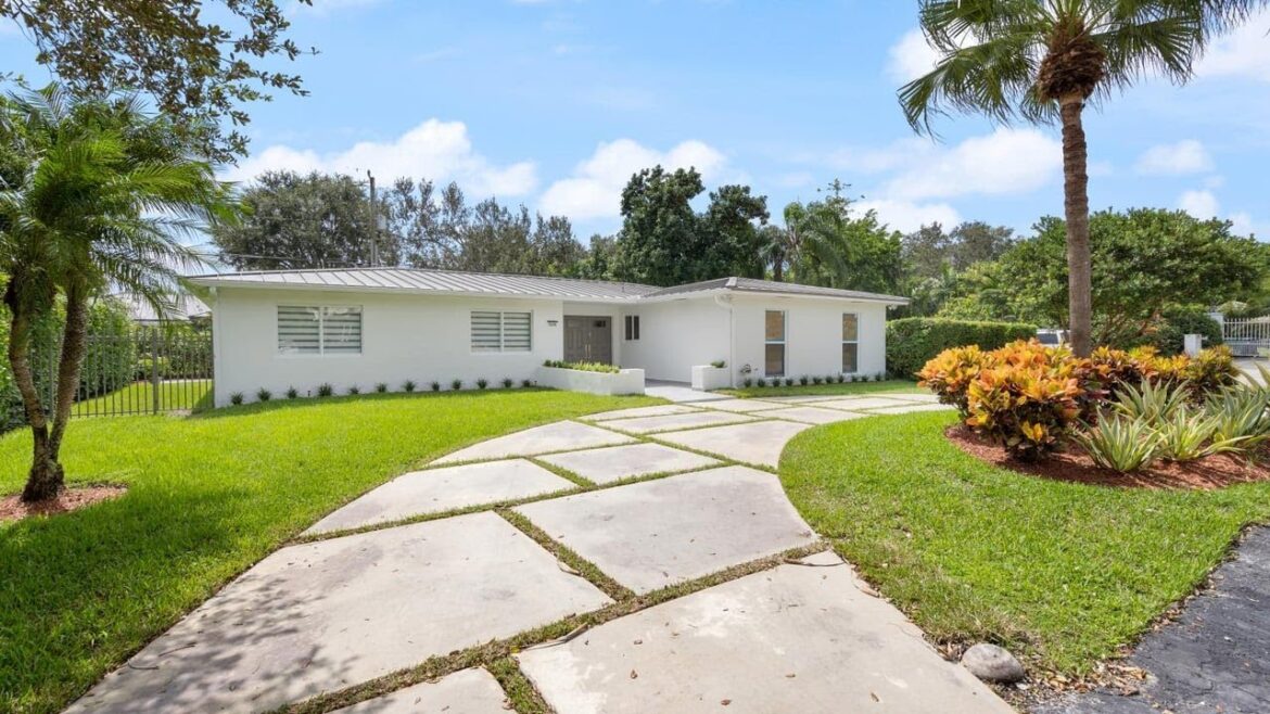 5890 SW 51st Ter, Miami, FL