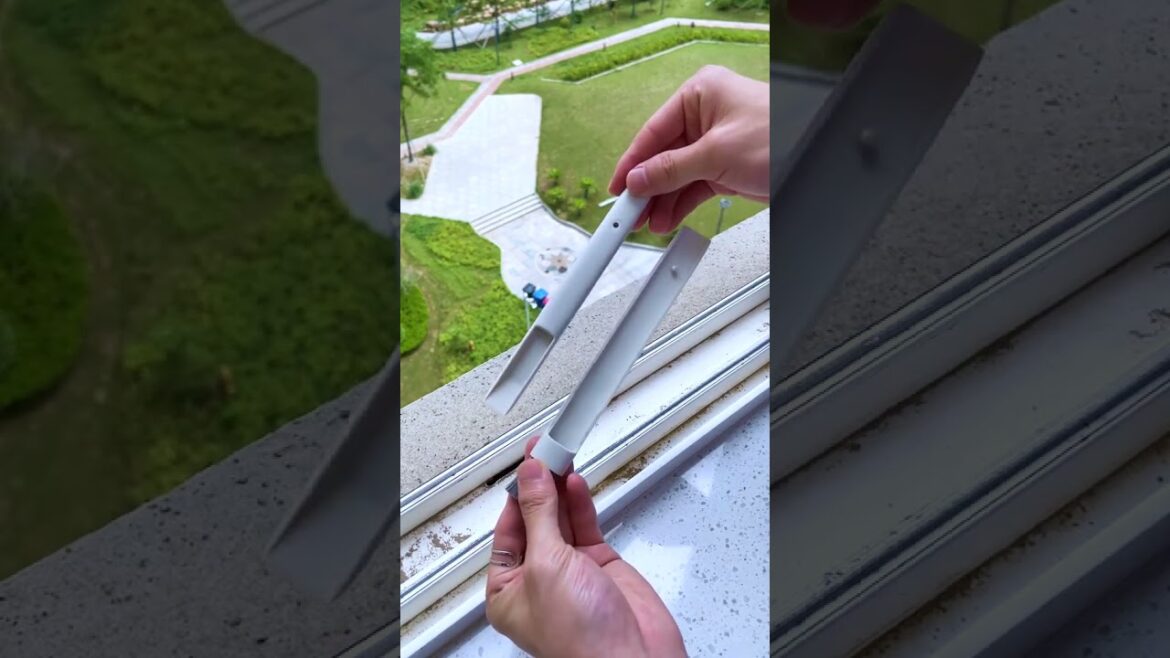 Unique idea for a small brush for cleaning dirt in small gaps such as keyboards, gaps under windows