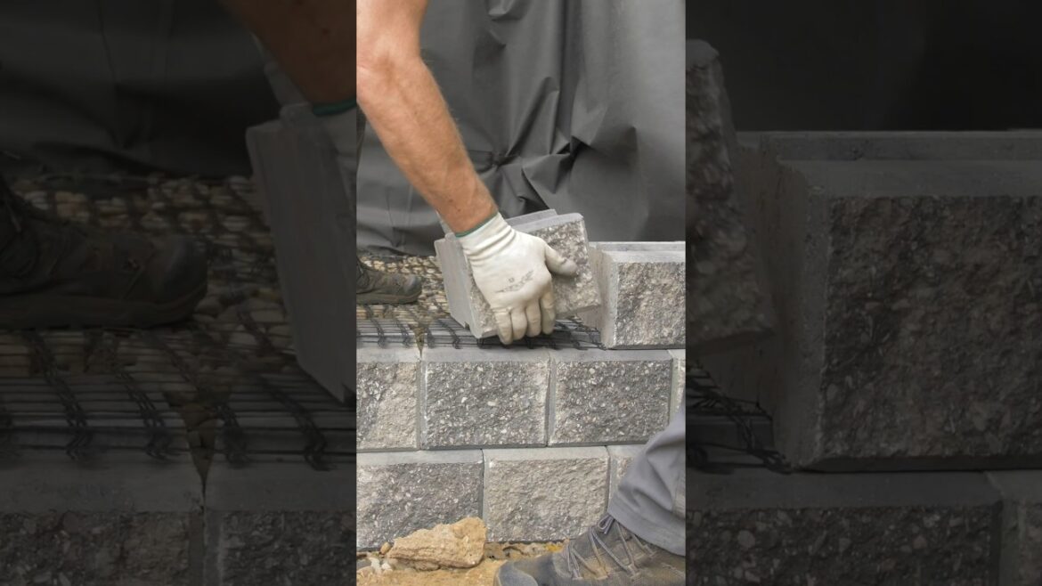 Building a concrete block retaining wall. #construction #retainingwall #landscape #backyard