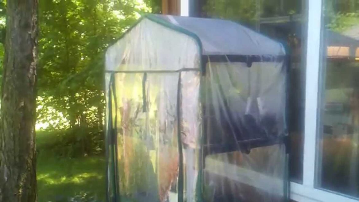 My Favorite Gardening Tools – This little greenhouse seriously ROCKS My Favorite Gardening Tools - This little greenhouse seriously ROCKS