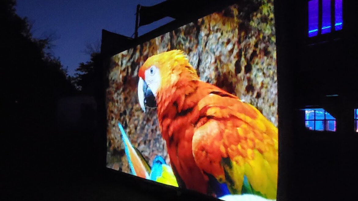 Work a donating Superior ALR LXXVII BSE ALPHA CINEMAX  250" 16:9 outdoor screen to Allentown