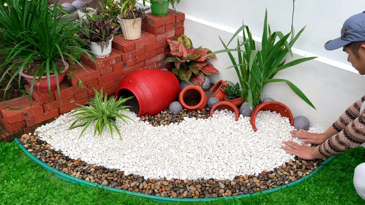 NICE! The delicate combination of decorative stones and potted plants / Garden ideas