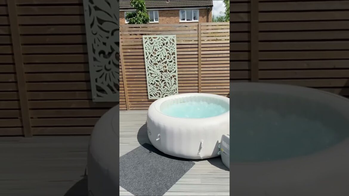 Modern Garden With a Hot Tub #gardendesign #hottub #gardeninspo #gardeninspiration #gardentour
