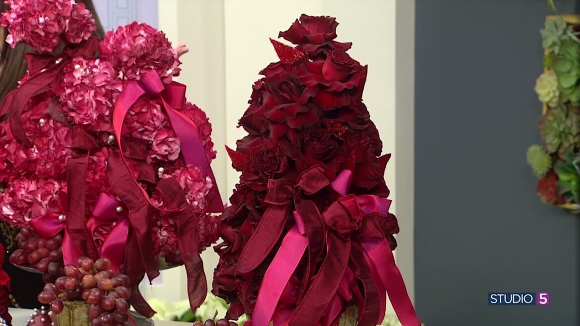 3 Christmas Floral Trends to Try on Your Holiday Dinner Table