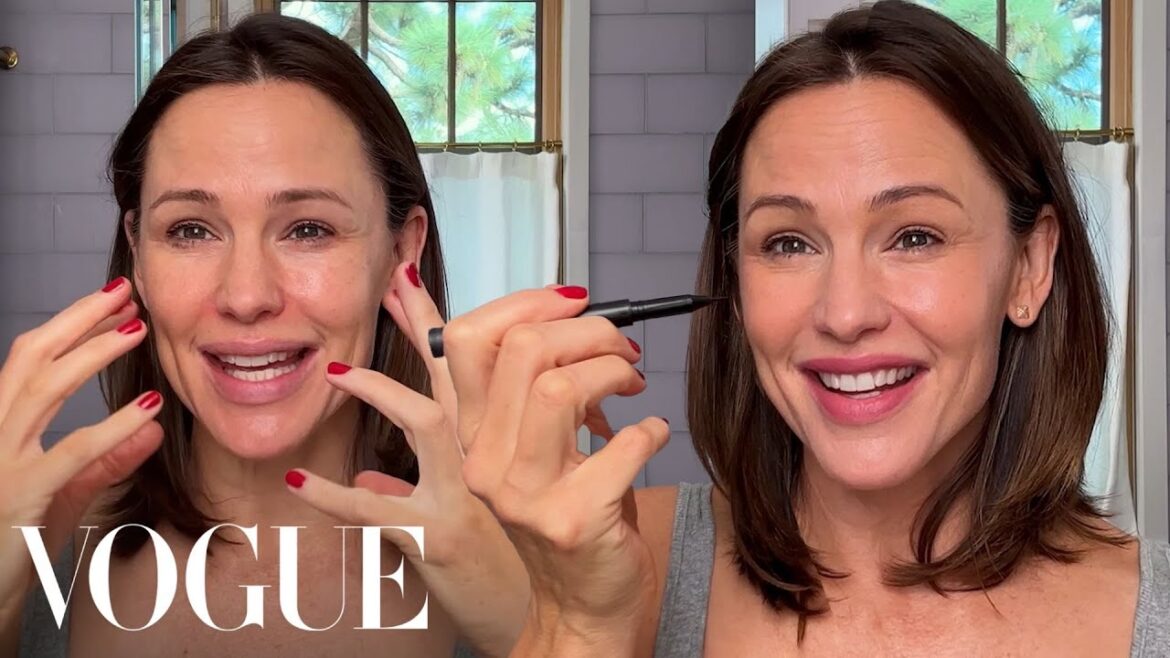 Jennifer Garner’s “Quick as Possible” Beauty Routine | Beauty Secrets | Vogue Jennifer Garner’s "Quick as Possible" Beauty Routine | Beauty Secrets | Vogue