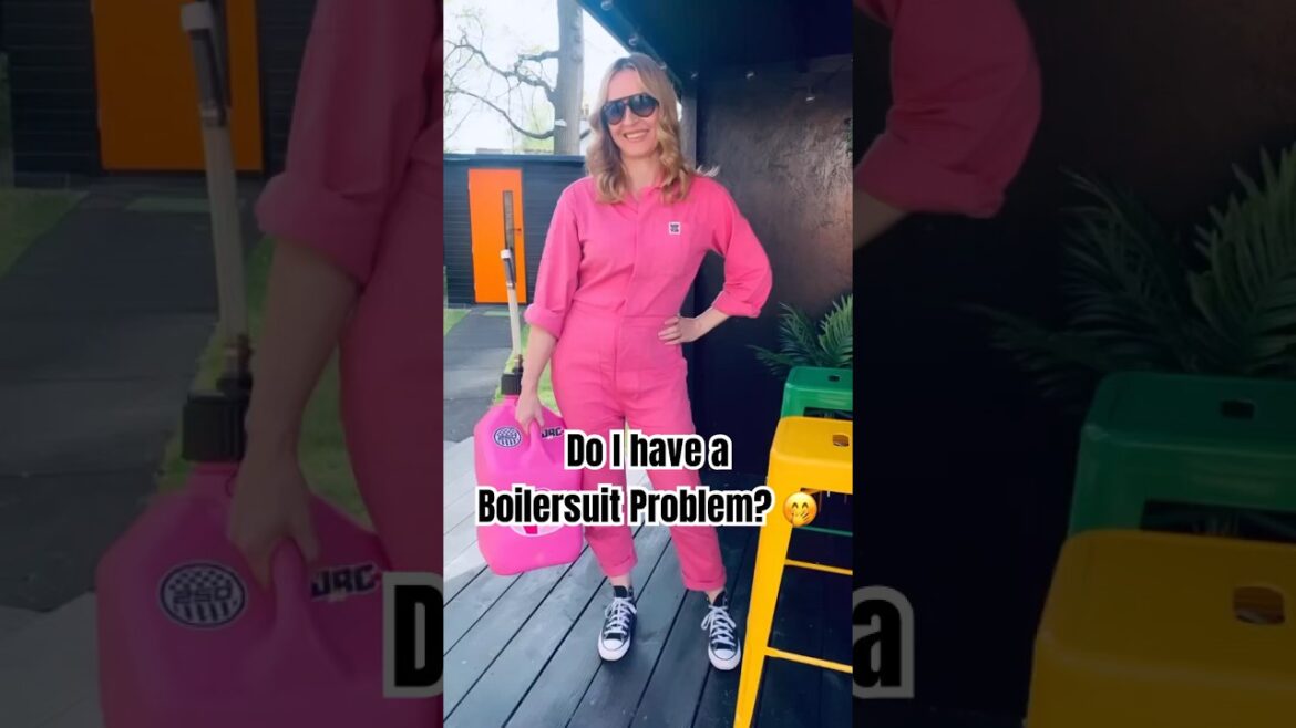 I do love a Boilersuit! ๐ #boilersuit #jumpsuit #presenter #tvprsenter #gardener #gardening #style I do love a Boilersuit! ๐ #boilersuit #jumpsuit #presenter #tvprsenter #gardener #gardening #style