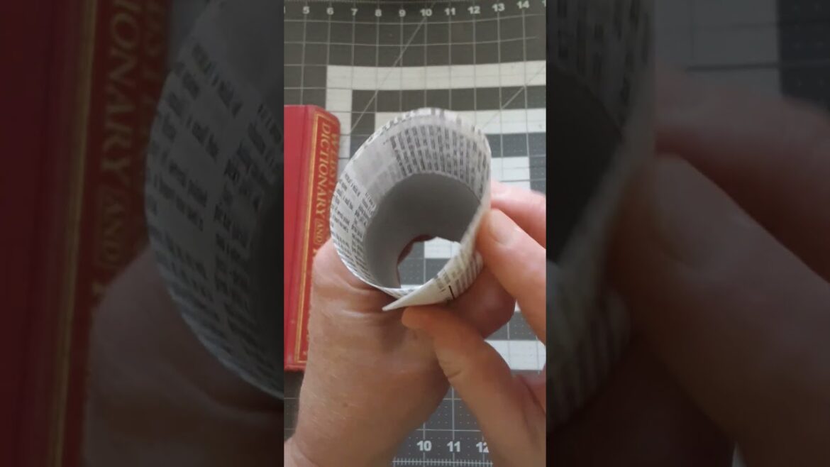 Paper Pots #savemoney #homeeconomics #seeds #urbangardening #growfood  #containergardening #paperpot