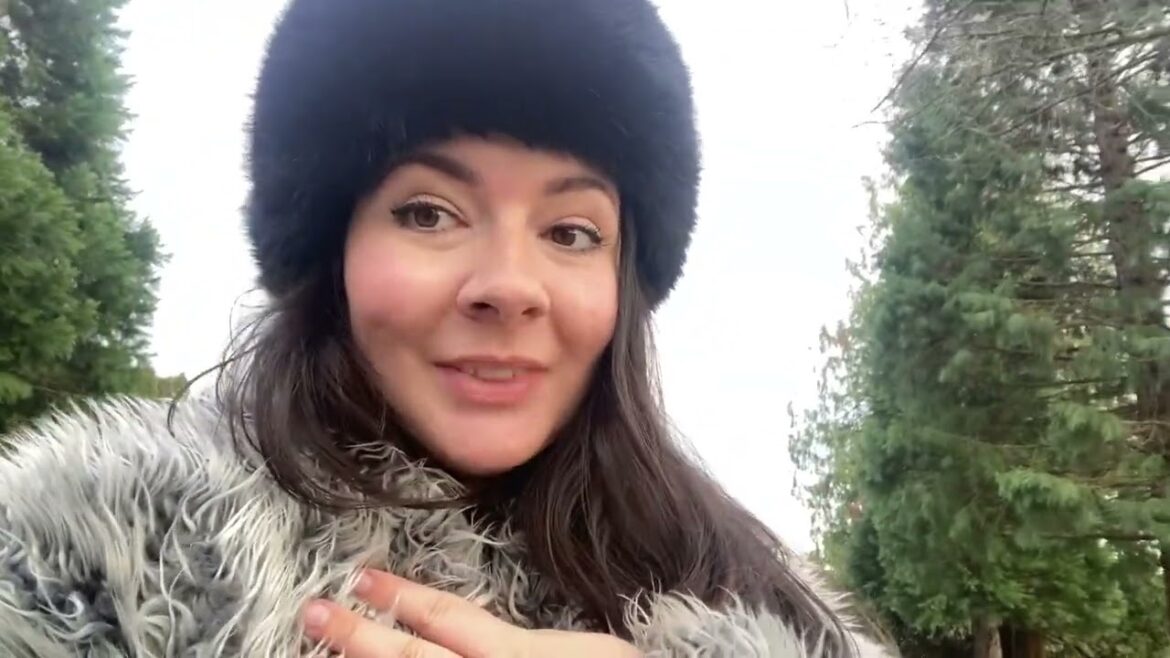 Martini Town review, hockey game, Christmas Brunch, & Garden plans 🎄👩🏻‍🌾🤞🏻✨ Vlogmas 2023