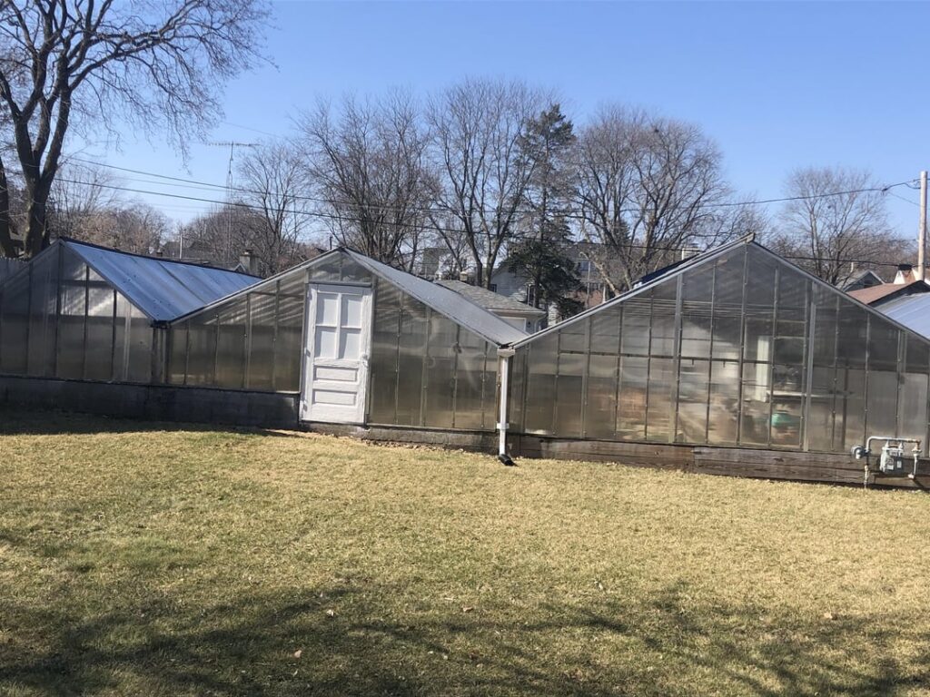 1901 Craftsman with 4 greenhouses