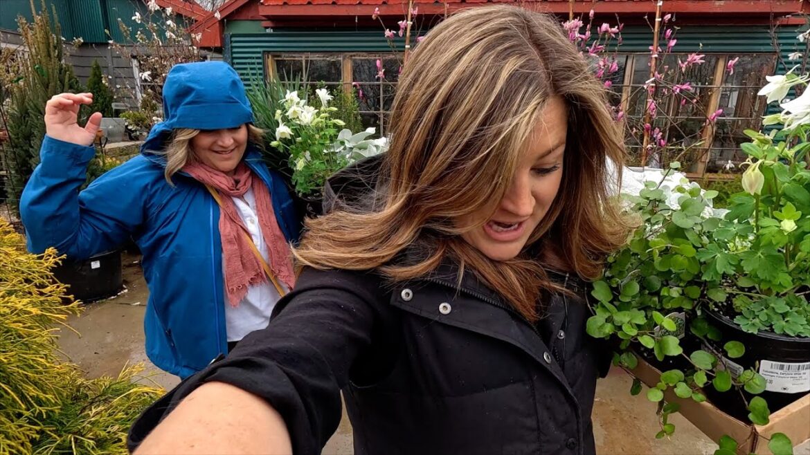 Fun Antiquing/Garden Center Shopping With My Mom & Sister! 🥰🙌 // Garden Answer