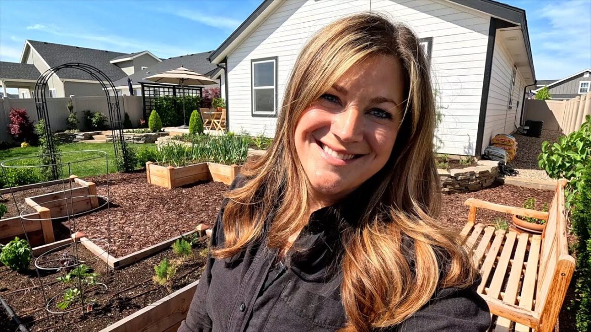 Garden Answer: Update Garden Tour at Monica’s House! 🏡🌿🥰 // Garden Answer Update Garden Tour at Monica’s House! 🏡🌿🥰 // Garden Answer