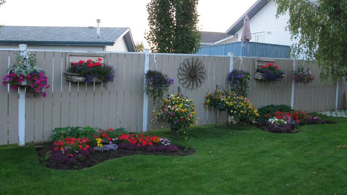 UNIQUE! 100+ BACKYARD PRIVACY FENCE DECOR IDEAS | BACKYARD FENCE DESIGNS FOR OUTDOOR LIVING SPACE