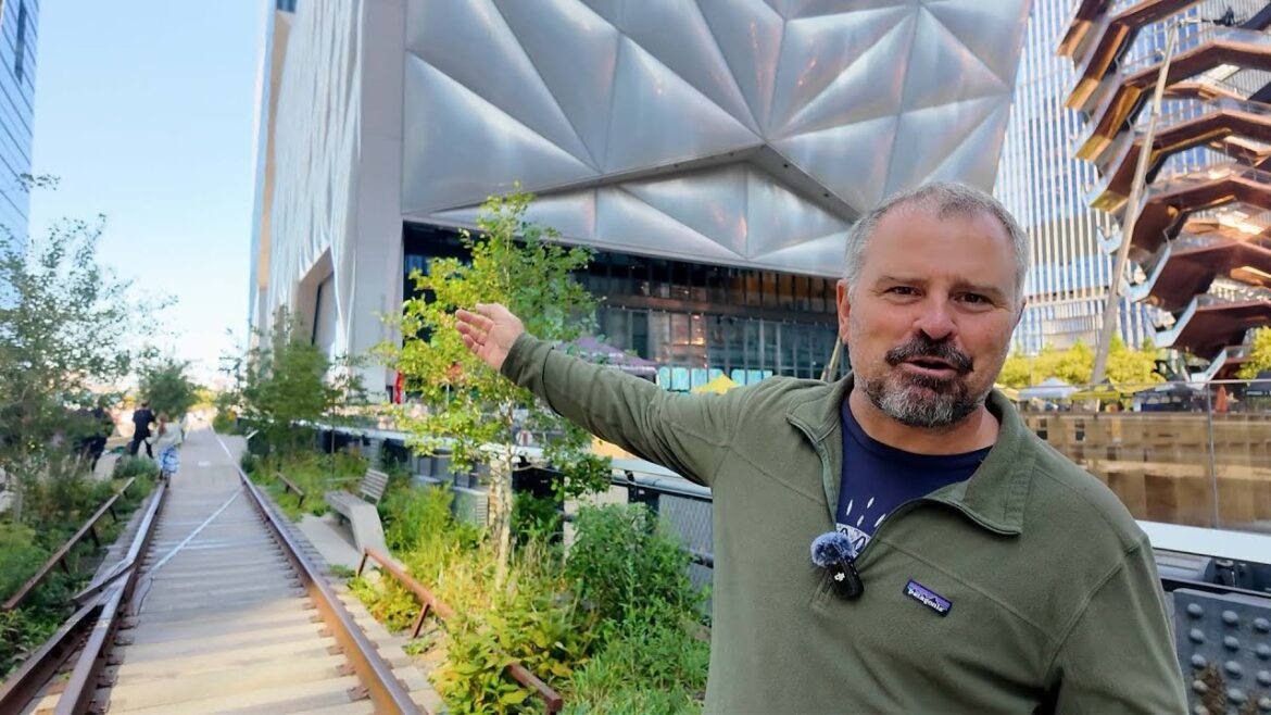 Seeing Manhattan, New York City Through the Plants Seeing Manhattan, New York City Through the Plants