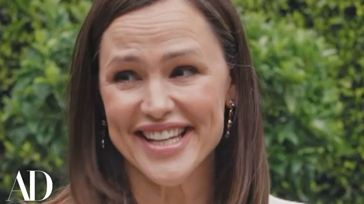 Jennifer Garner Grows Her Very First Cherry Jennifer Garner Grows Her Very First Cherry