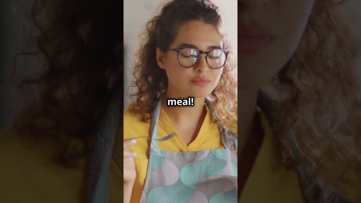 Eat Your Weeds! 🌿 Discover 3 Edible Weeds You Can Eat from Your Garden | Surprising Garden Hacks