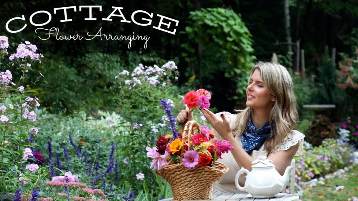 Harvesting an Early Autumn Bouquet | Cozy Cottage Garden Floral Arrangement