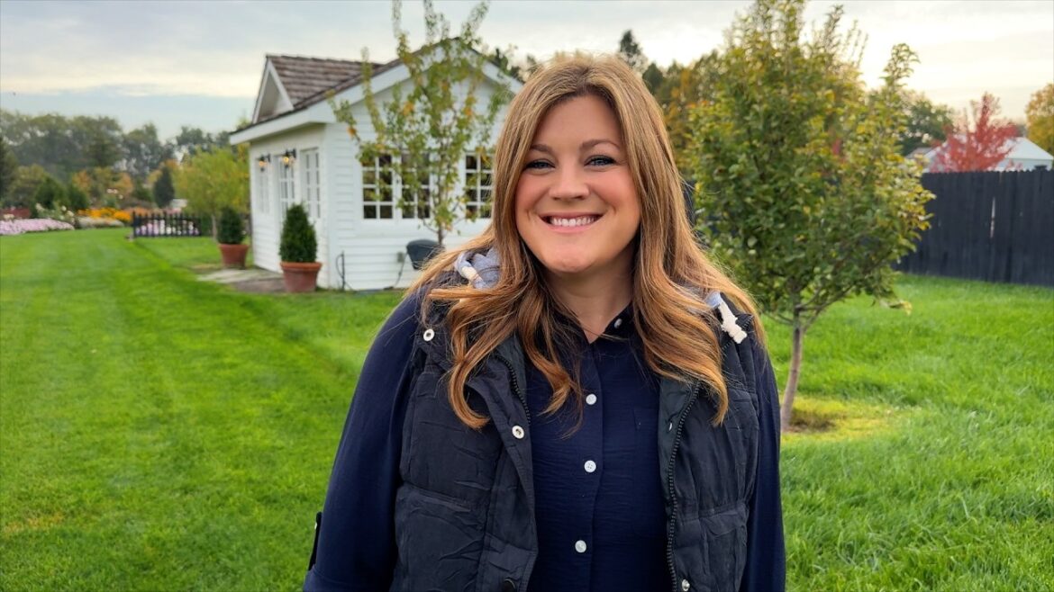 October Garden Tour! Things are Still Looking Good! 🌿🥰🍂 // Garden Answer