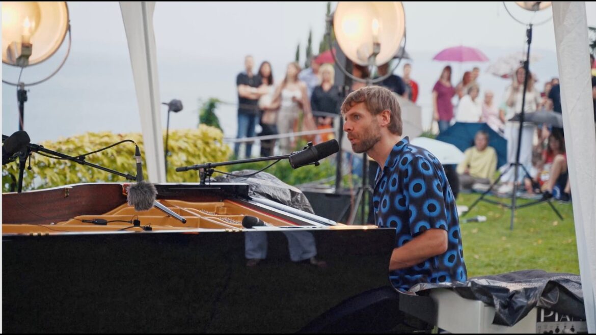 Pianotron – Zvjezdan Ružić: Dandelion (Rainfall Piano Version) | Live at American Gardens Pianotron - Zvjezdan Ružić: Dandelion (Rainfall Piano Version) | Live at American Gardens