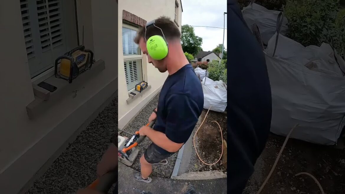 DIY Patio: Laying Paving Stones Like a Pro #garden #howto #handmade #outdoors #plants #harvest DIY Patio: Laying Paving Stones Like a Pro #garden #howto #handmade #outdoors #plants #harvest