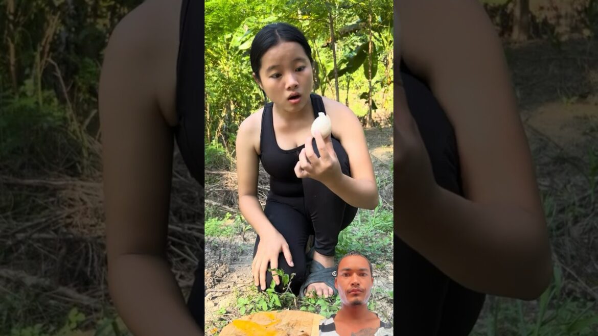 #survivalskills #food #bushcraft #satisfying #fruit #survivalhacks #survivaltips