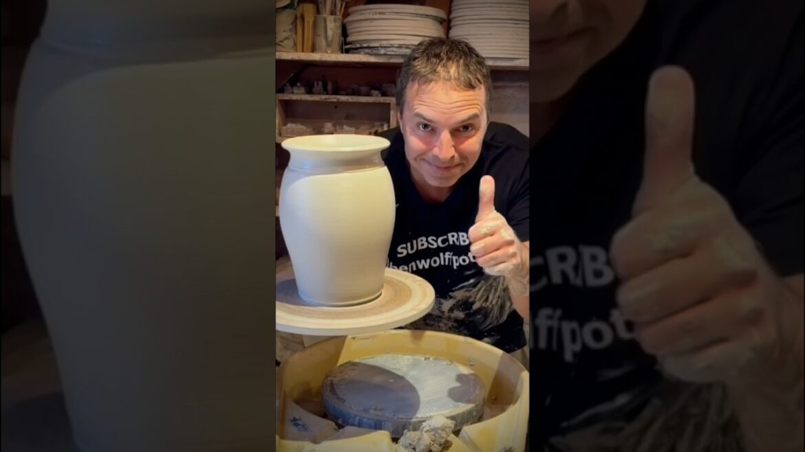 Ben Wolff Wheel Throwing a Vase on the #pottery Wheel