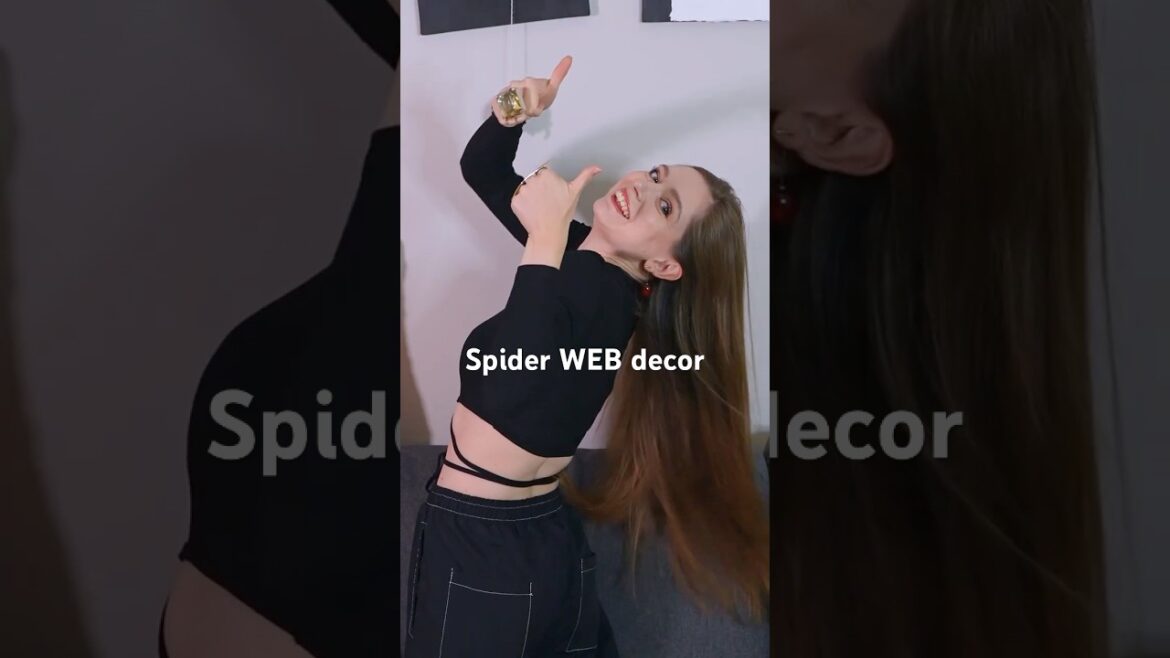 DIY Spider WEB in a picture frame #diy #halloween #halloweencrafts #diyhalloween