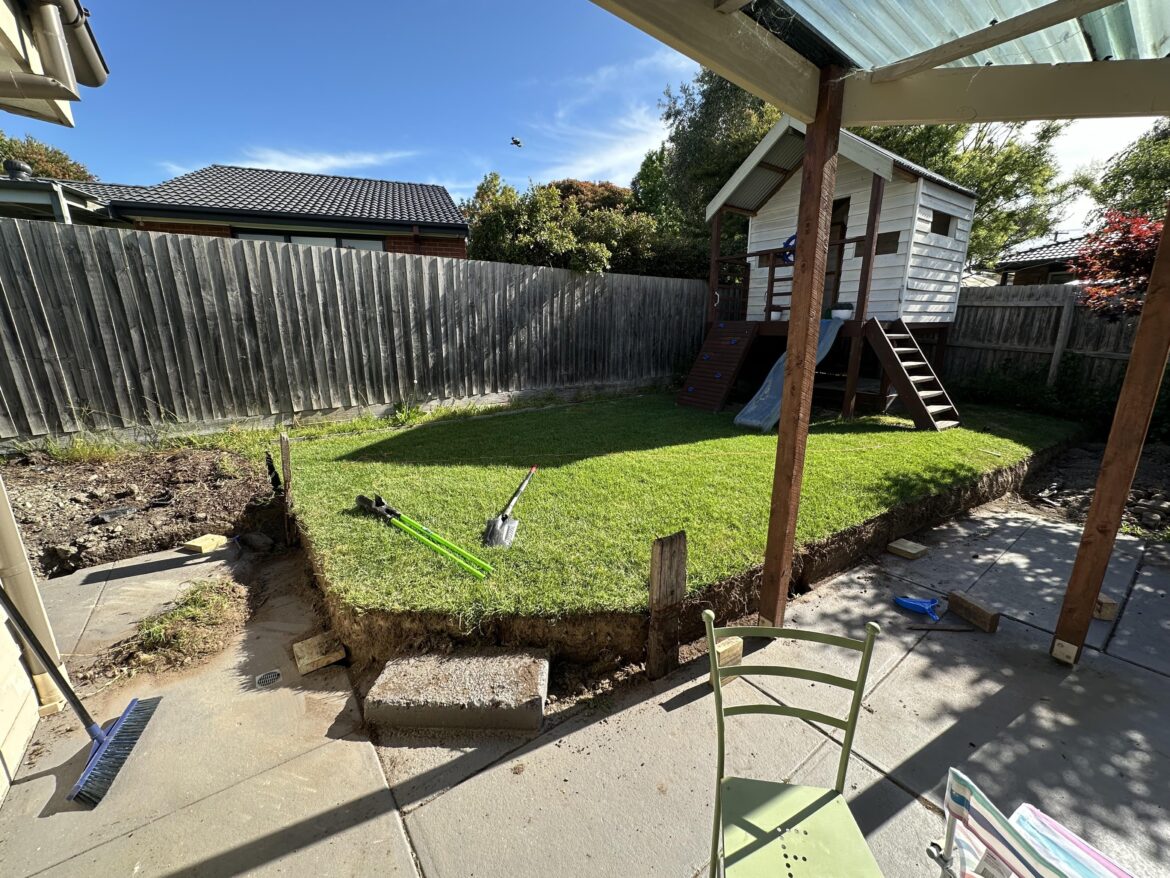 Drainage on small retaining wall?